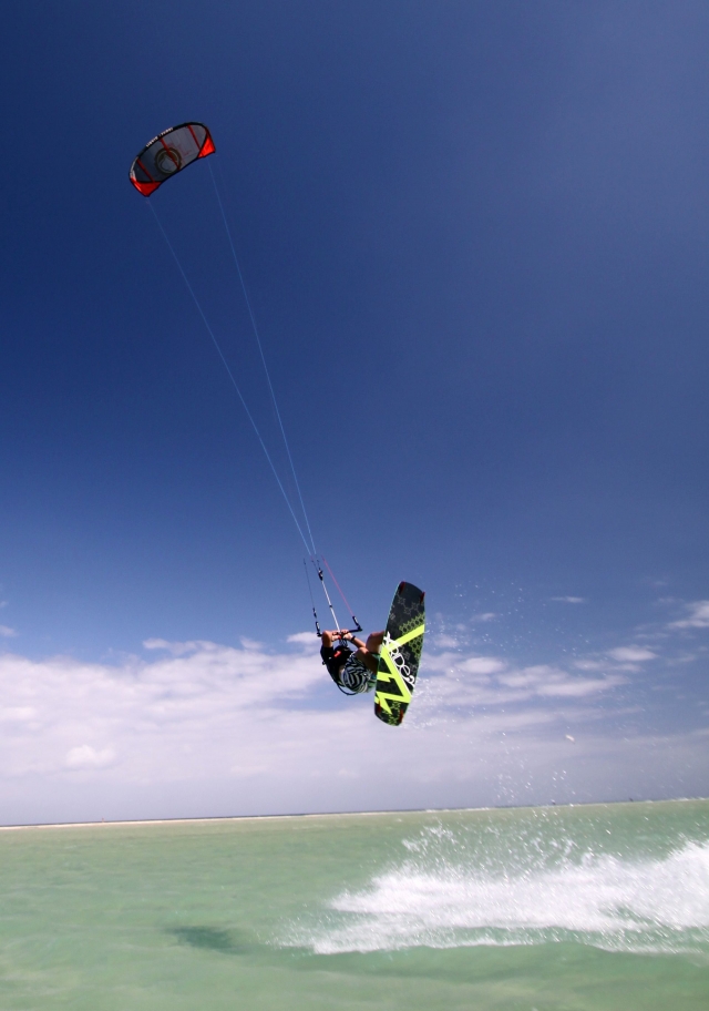  与风筝一起飞翔 